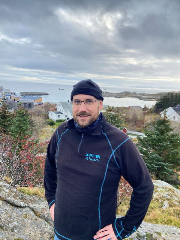 Odd Roar Olsen in a blue Lofoten merchandise clothing with a beanie on